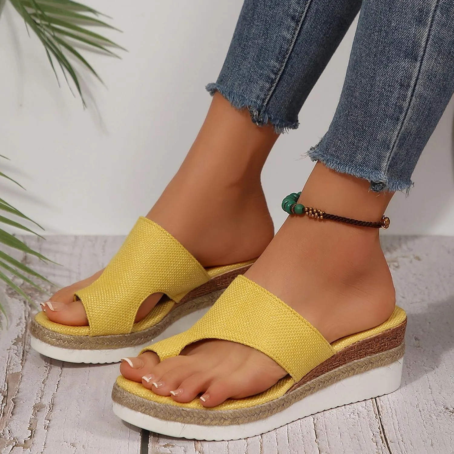 Beach Sandals for Woman Casual Summer Flip Flops Clip Toe Flat Sandal White Platform Hiking Workout Shoes
