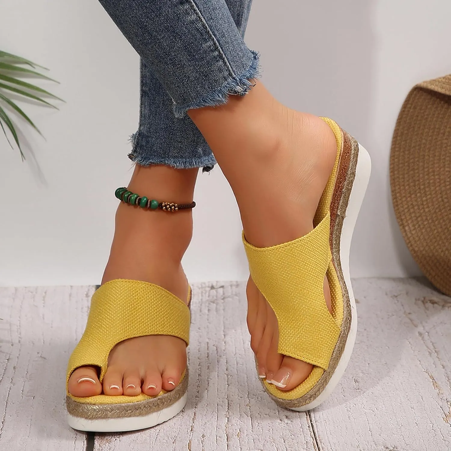 Beach Sandals for Woman Casual Summer Flip Flops Clip Toe Flat Sandal White Platform Hiking Workout Shoes