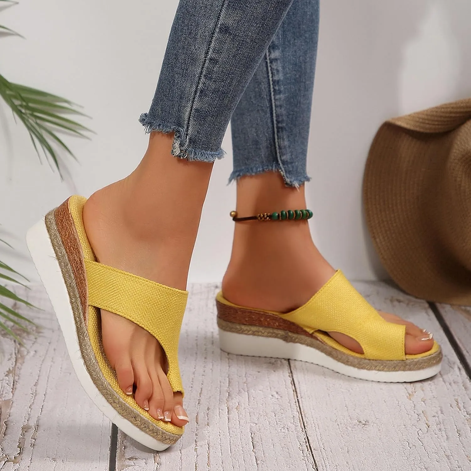 Beach Sandals for Woman Casual Summer Flip Flops Clip Toe Flat Sandal White Platform Hiking Workout Shoes