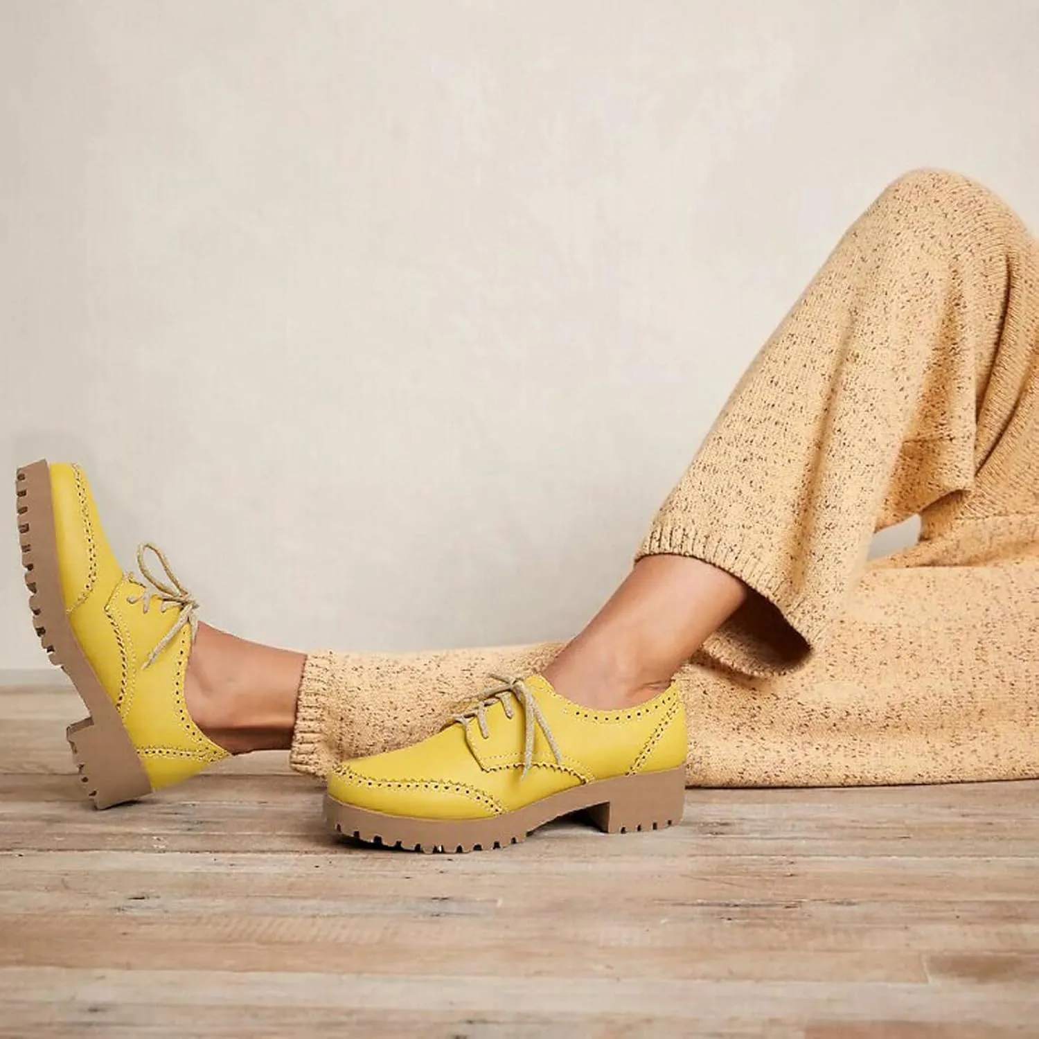 Women's Leather Chunky Block Heel Classic Oxfords Retro Round Toe Chunky Platform Lug Sole Non-Slip Perforated Lace-Up Business Formal Shoes